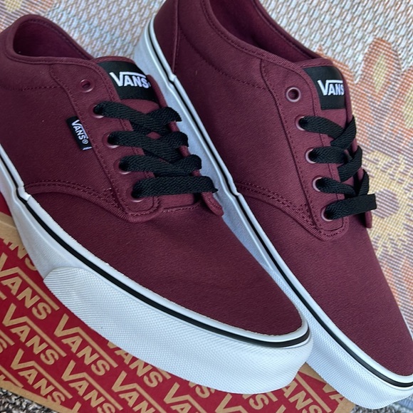 Vans WMNS Atwood
(Canvas) Oxblood/White
VN000TUY8J3
Sneakers - Picture 9 of 16